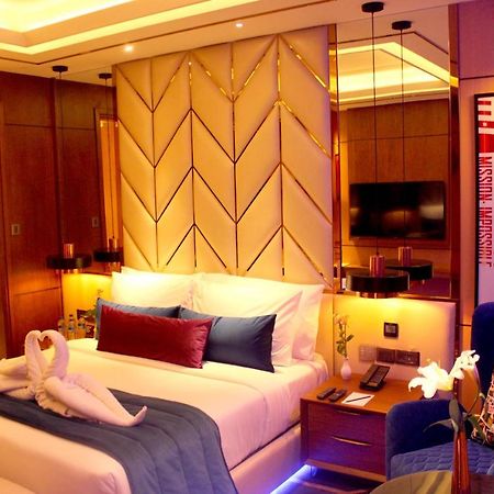 Planet Hollywood Thane Exterior foto