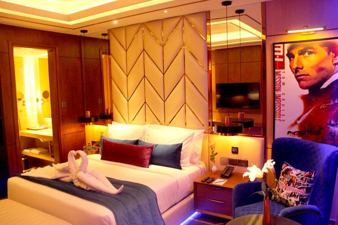 Planet Hollywood Thane Exterior foto