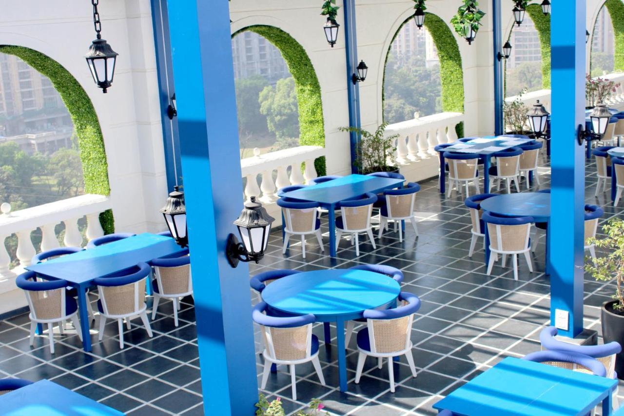 Planet Hollywood Thane Exterior foto